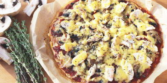 Пицца с курицей и грибами