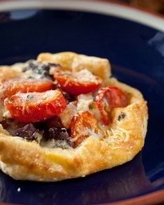 Пицца с луком и сыром