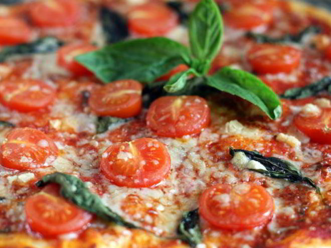 Рецепт пиццы с помидорами черри и базиликом