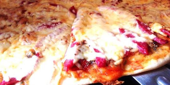 Пицца с салями