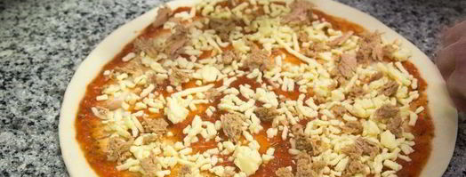 пицца с тунцом и красным луком. Шаг 7