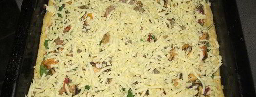 пицца со шпинатом, креветками и мидиями. Шаг 3