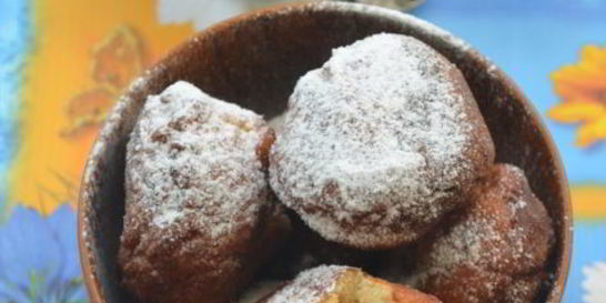 Творожные пончики с малиной