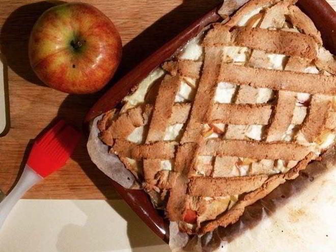 Рецепт диетической яблочной шарлотки с творогом