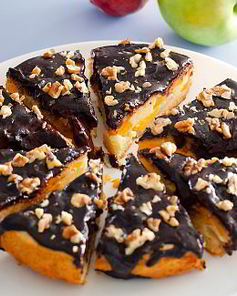 Фруктовая шарлотка с шоколадной глазурью в мультиварке