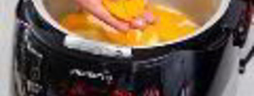 фруктовая шарлотка с шоколадной глазурью в мультиварке. Шаг 4