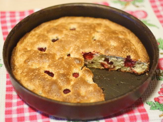 Рецепт малиновой шарлотки с сахаром и маслом