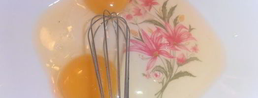 ореховая шарлотка на сгущенке. Шаг 3