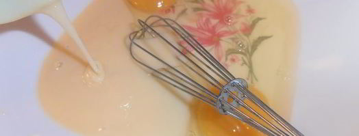 ореховая шарлотка на сгущенке. Шаг 4