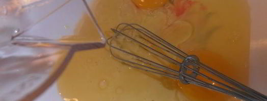 ореховая шарлотка на сгущенке. Шаг 5