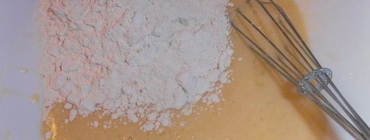 ореховая шарлотка на сгущенке. Шаг 6