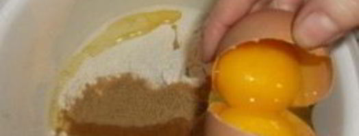 шарлотка на йогурте с яблоками. Шаг 5