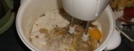 шарлотка на йогурте с яблоками. Шаг 6