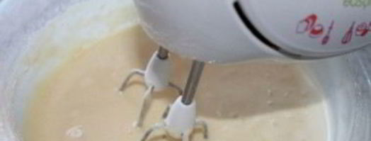 шарлотка с бананами в мультиварке. Шаг 3