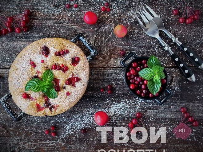 Рецепт шарлотки с брусникой