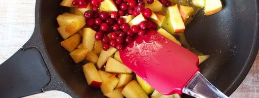 шарлотка с брусникой. Шаг 3