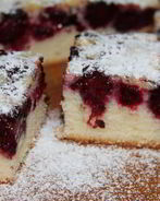 Шарлотка с ежевикой