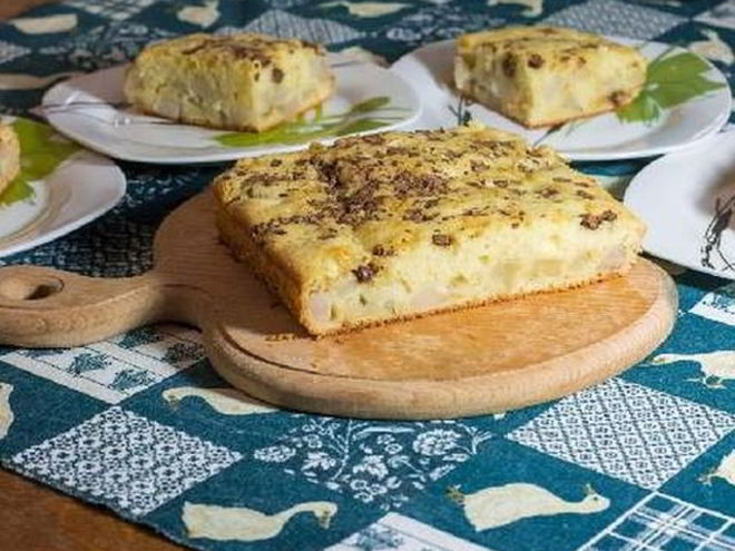 Рецепт шарлотки с грушами и топленым молоком