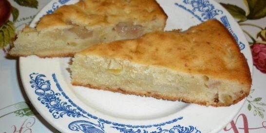 Шарлотка с грушами