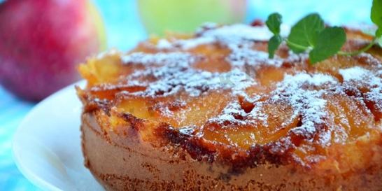 Шарлотка с карамелью