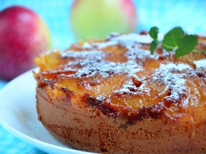 Рецепт шарлотки с карамелью