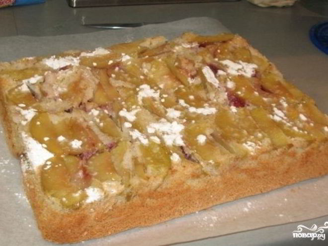 Рецепт шарлотки с клубникой и яблоками