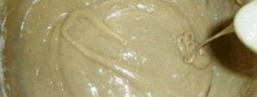 шарлотка с клубникой и яблоками. Шаг 4