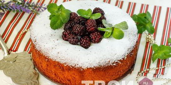 Шарлотка с вареньем