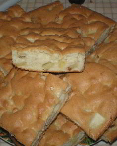 Шарлотка с яблоками и грушами