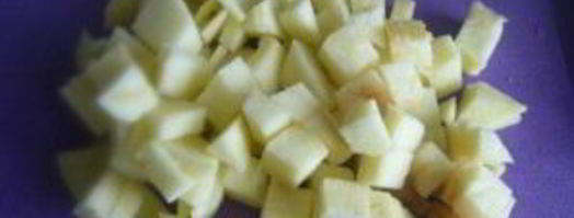 шарлотка с яблоками и изюмом. Шаг 7