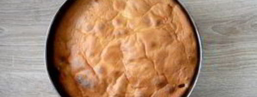 шарлотка с яблоками и вишней. Шаг 8