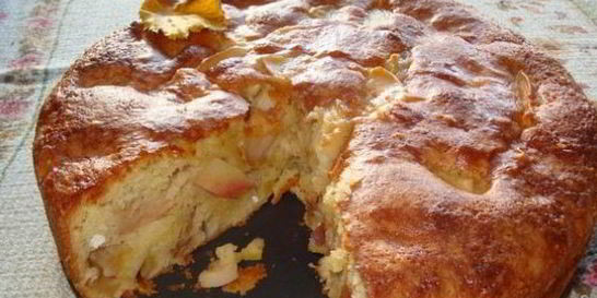Шарлотка с яблоками