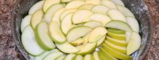 яблочная шарлотка простая. Шаг 3