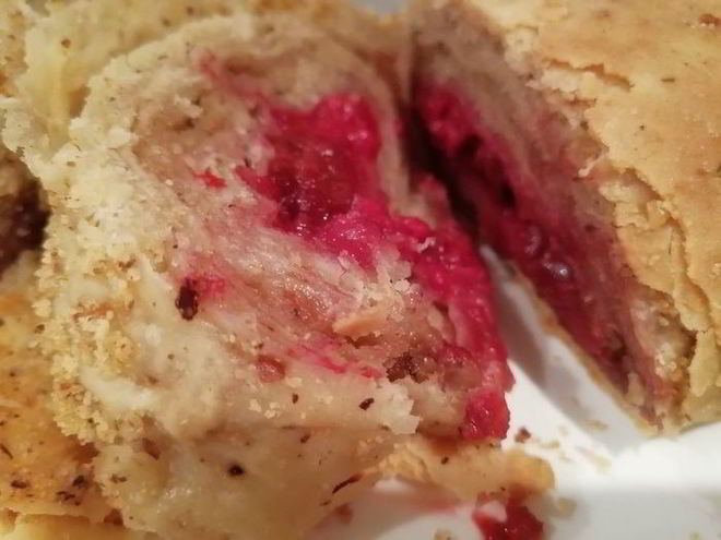 Рецепт легкого штруделя с вишней и миндалем