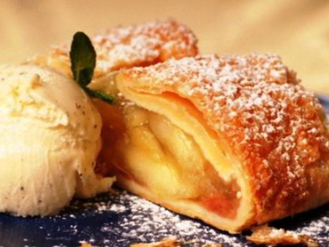 Рецепт ленивого штруделя с яблоком и корицей