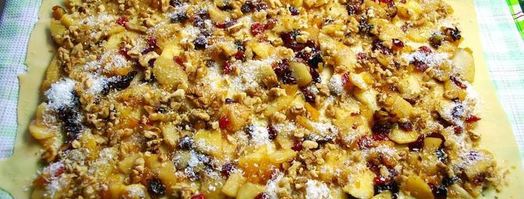 рождественский яблочный штрудель с орехами и сухофруктами. Шаг 10