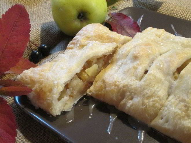Рецепт самого простого яблочного штруделя