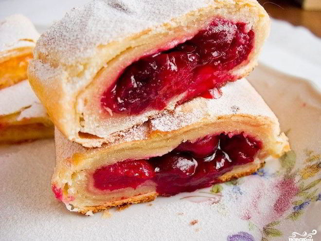 Рецепт штруделя из творожного теста с вишневой начинкой