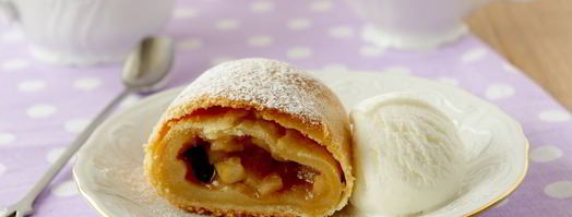 штрудель из творожного теста с яблоками и клюквой. Шаг 4