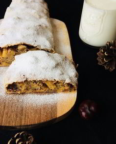 Штрудель с айвой, яблоками и маком