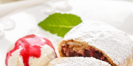 Штрудель с вишней