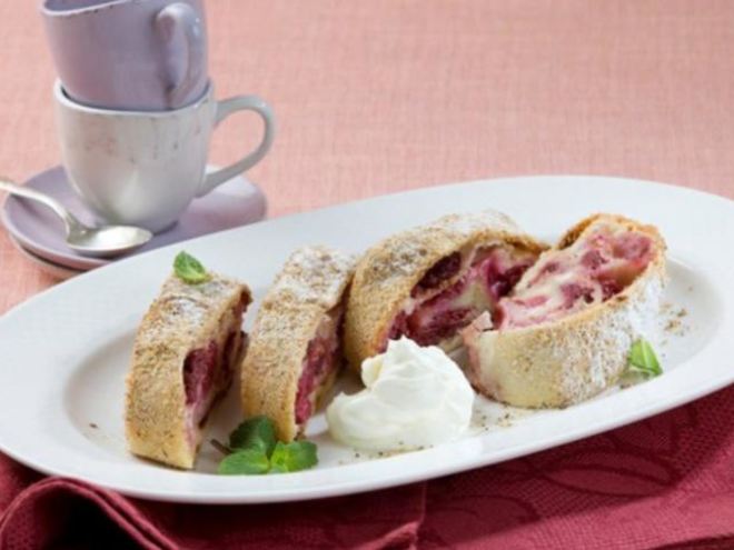 Рецепт штруделя с вишнями и фундуком