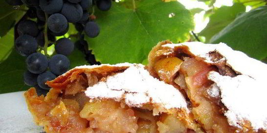 Штрудель с яблочно-грушевой начинкой