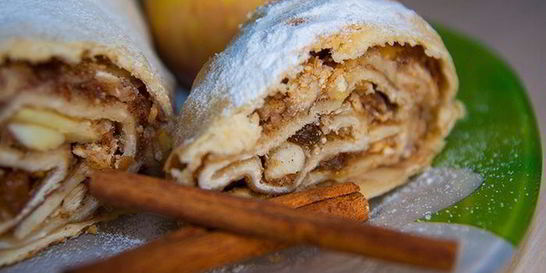 Штрудель с яблоками и изюмом