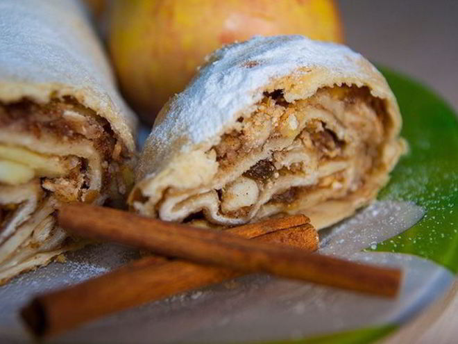 Рецепт штруделя с яблоками и изюмом