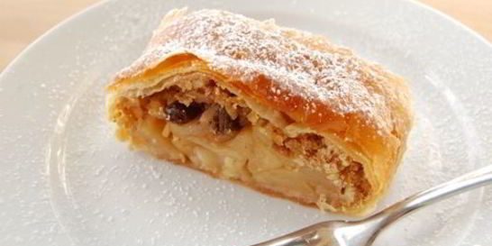 Штрудель с яблоками из лаваша