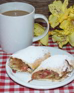 Штрудель с яблоками из слоеного теста