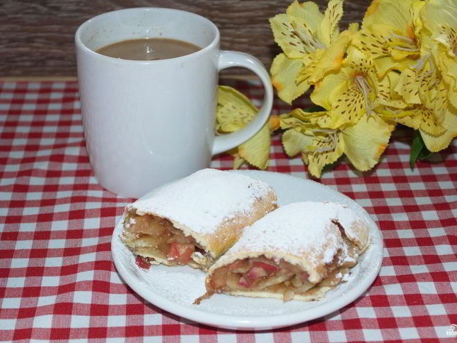 Рецепт штруделя с яблоками из слоеного теста