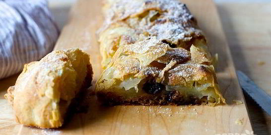 Штрудель с яблоком