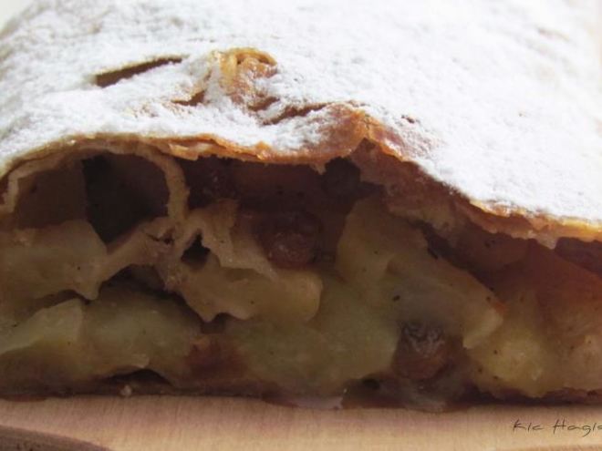 Рецепт цельнозернового яблочного штруделя